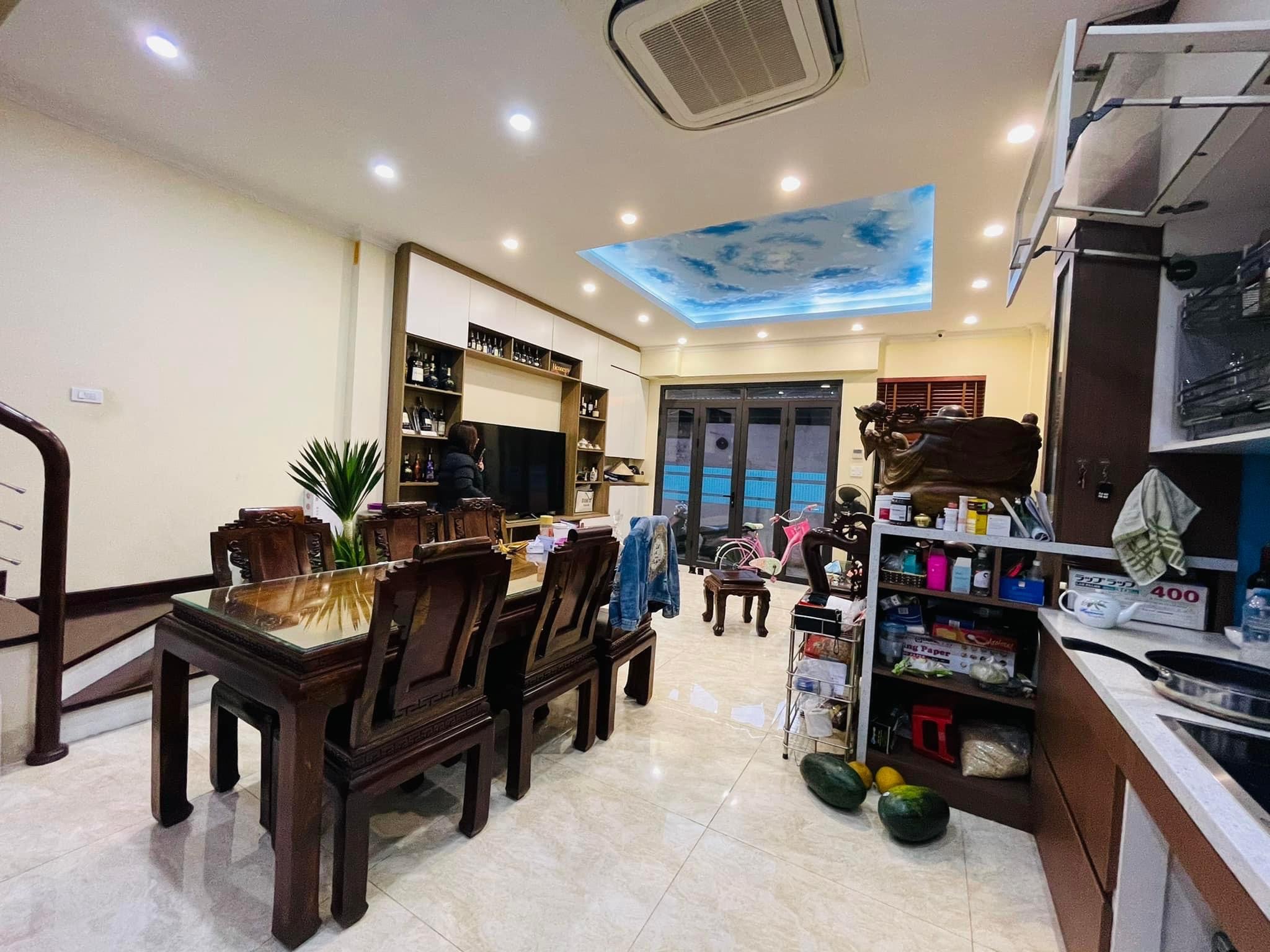 Bán Nhà Phố Từ Hoa, Tây Hồ, 77m2 x 5 tầng, mặt tiền 4.5m, DT 55 triệu/ tháng, 14,5 tỷ