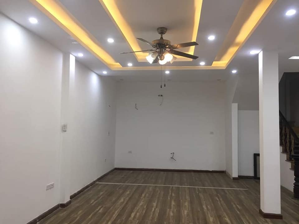 BÁN NHÀ PHỐ NGUYỄN KHANG, CẦU GIẤY, TRƯỚC CỬA NHÀ Ô TÔ TRÁNH NHAU. NGÕ THÔNG TỨ TUNG. DIỆN TÍCH: 55M² 5 TẦNG