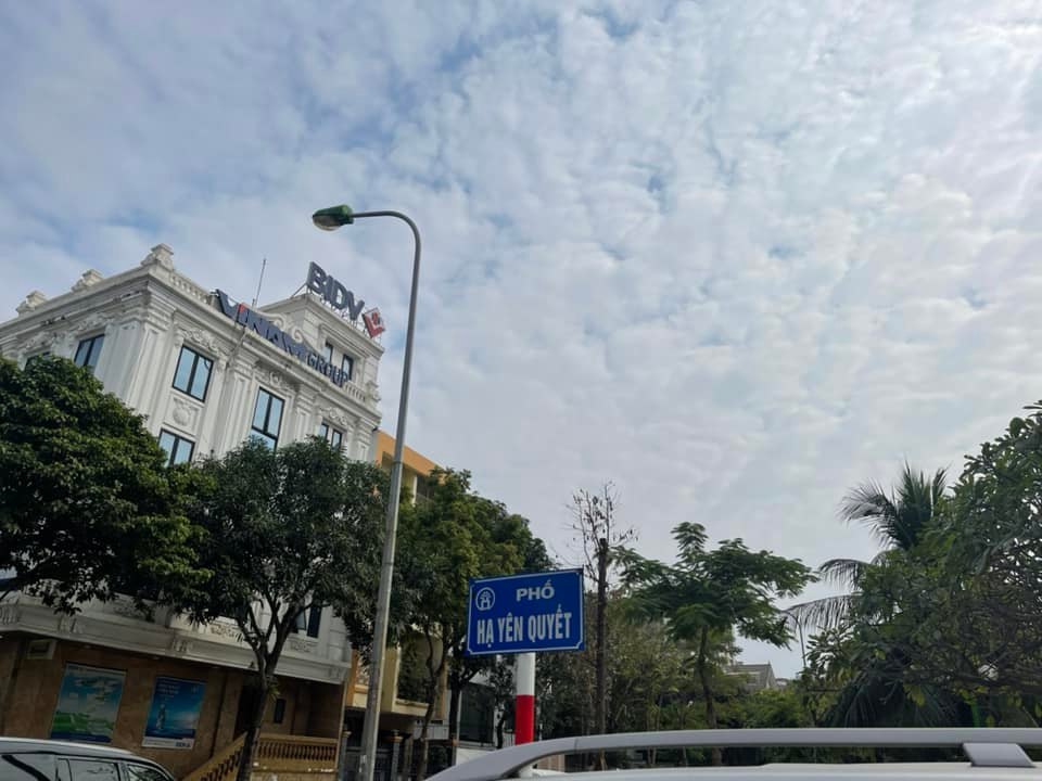 MẶT PHỐ KĐT YÊN HÒA, DIỆN TÍCH RỘNG, MẶT TIỀN RỘNG, CỰC HIẾM NHÀ BÁN, GIAO THÔNG KẾT NỐI, MẠC THÁI TỔ, TRUNG KÍNH, TRẦN KIM XUYẾN, HẠ YÊN QUYẾT.