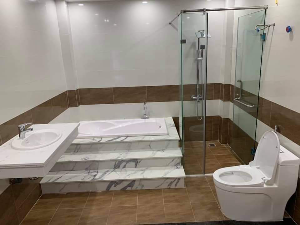 Bán nhà mặt phố Tạ Hiện, Hoàn Kiếm, dt 65m2, mặt tiền lớn, bán hơn 30 tỷ.