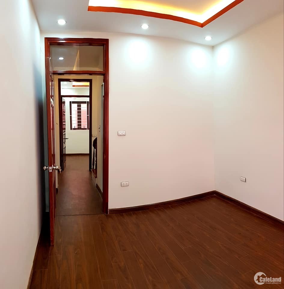 Bán 160m2 đất tặng nhà Lạc Long Quân, Tây Hồ. Mt 13.6m- Giá 27.5tỷ. Đầu tư tuyệt vời