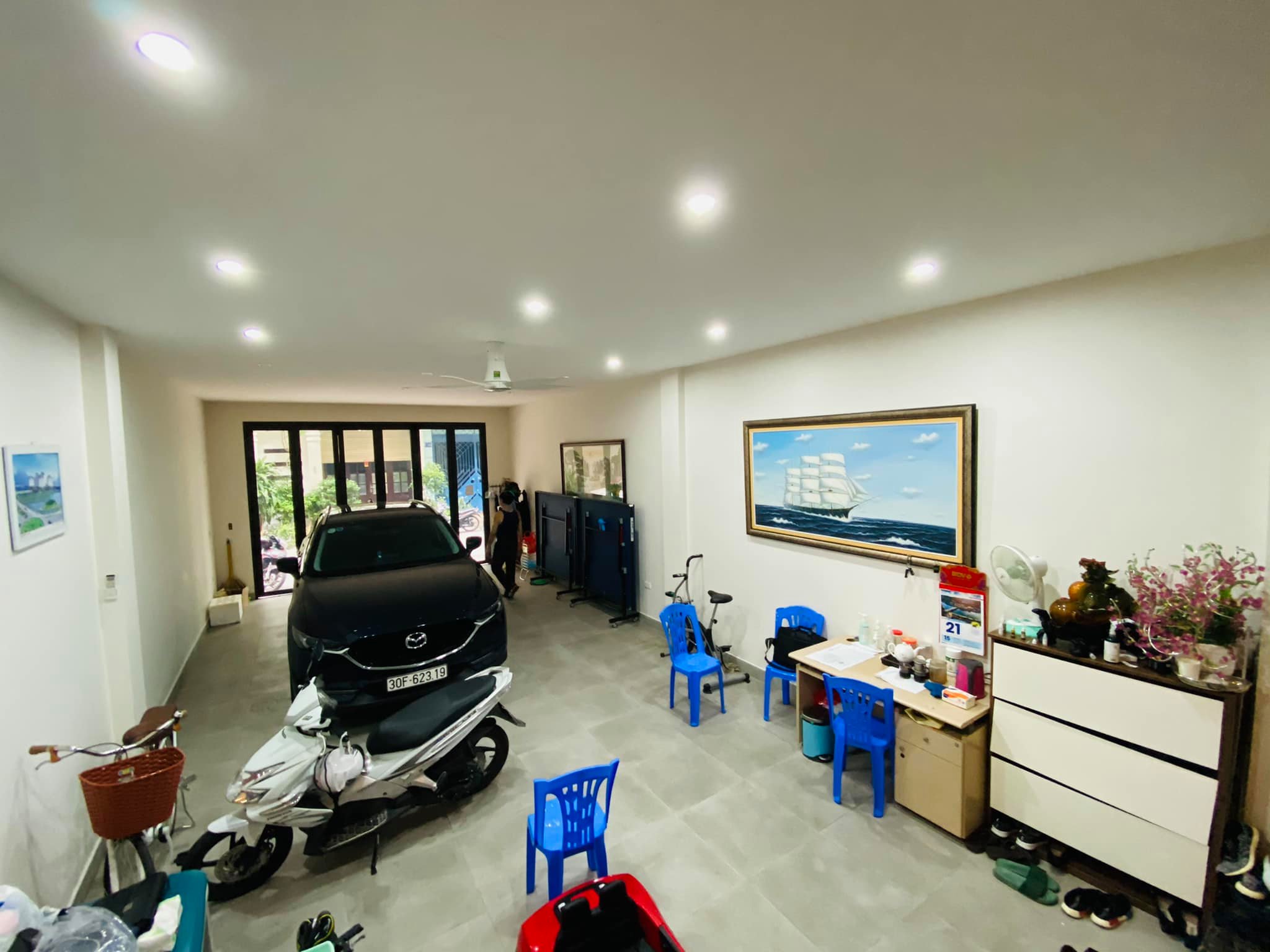 Đường to ngang phố- hồ Hoàng Cầu- Vỉa hè 5m- 2 mặt tiền- 52m2- Kinh doanh siêu đỉnh- 16 tỷ