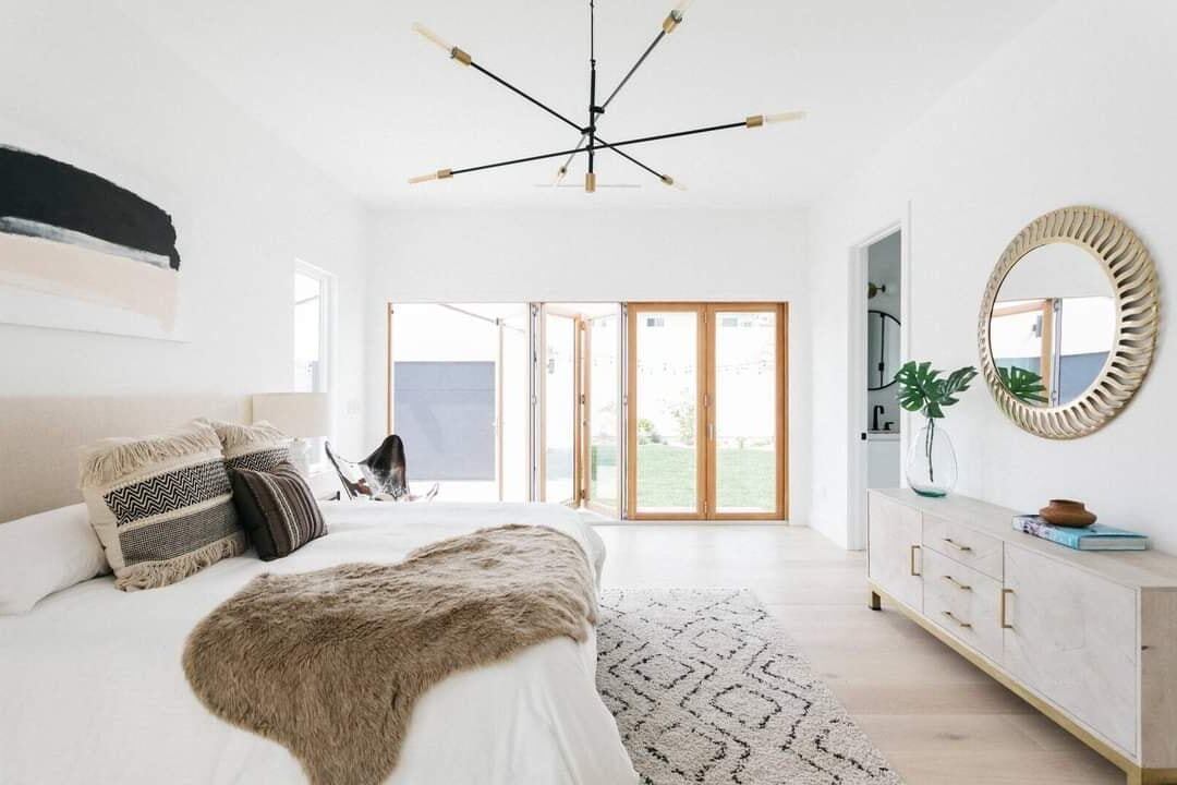 Bán nhà mặt phố Đồng Cổ - Thụy Khê (mới) 6 tầng, mặt tiền 3,6mVị trí mặt phố đường trước nhà hai ô tô tránh nhau thoải mái. - Vỉa hè hai bên, kinh doanh, cho thuê rất thuận tiện. - Sổ đỏ 30m2, từ tầng 2 đua ra 35m2, cầu thang cuối nhà. - Mặt tiền 3.6m đầu đuôi bằng nhau.