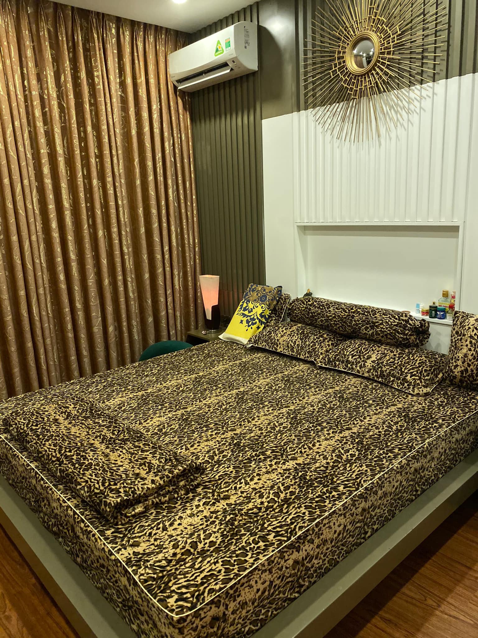 Chính chủ bán tòa VP 133 Thái Hà DT 140m2 MT 8m xây 9 tầng đang cho thuê 140tr/tháng giá 35 tỷ