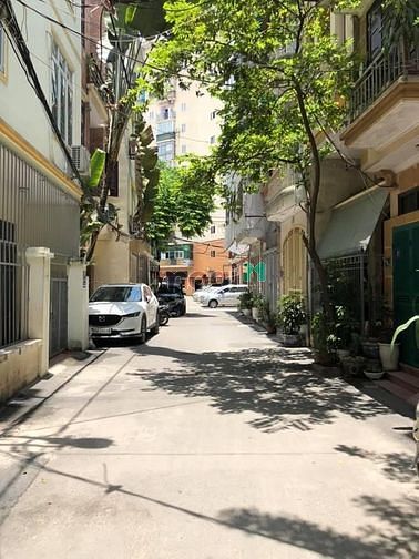 Bán nhà phân lô ngõ 106 Hoàng Quốc Việt - Ô tô tránh - Gần Starlake