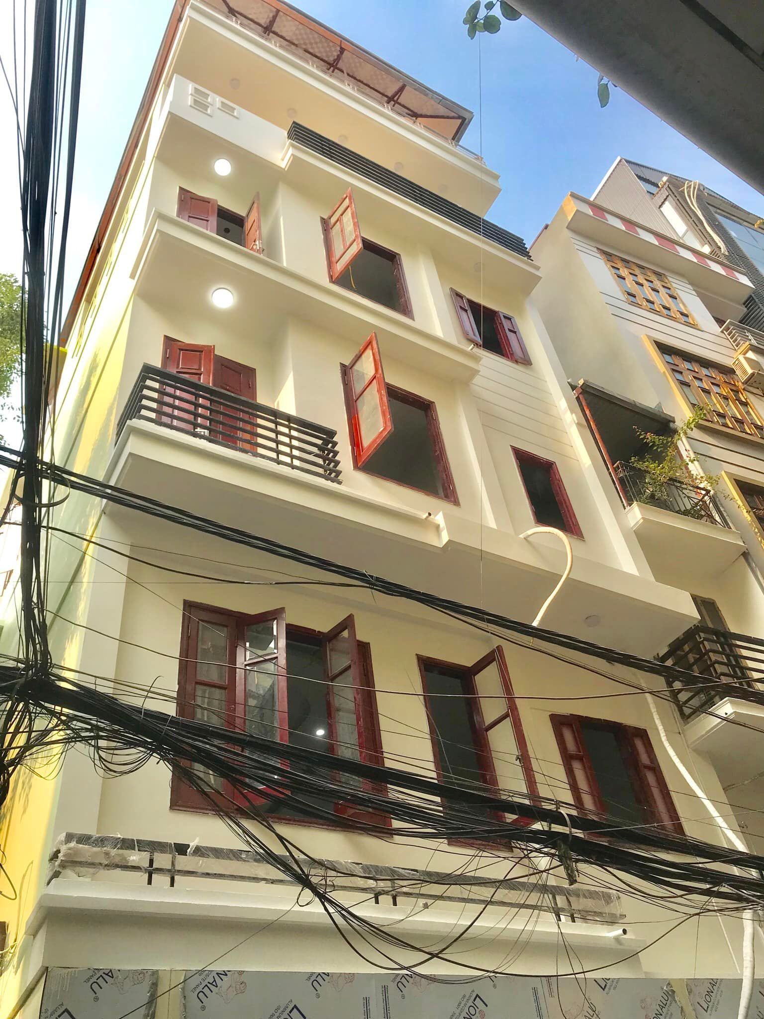 LÔ GÓC - NỞ HẬU ĐẸP - MẶT TIỀN KHỦNG. TT ĐỐNG ĐA - Ô TÔ ĐỖ CỬA - GARA 7 CHỖ