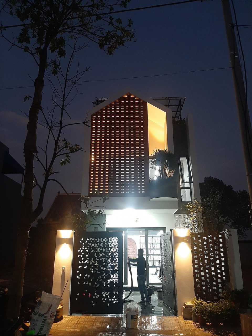 Bán tòa nhà trong phố Hoàng Hoa Thám, 425m gần khách sạn Khăn Quàng Đỏ