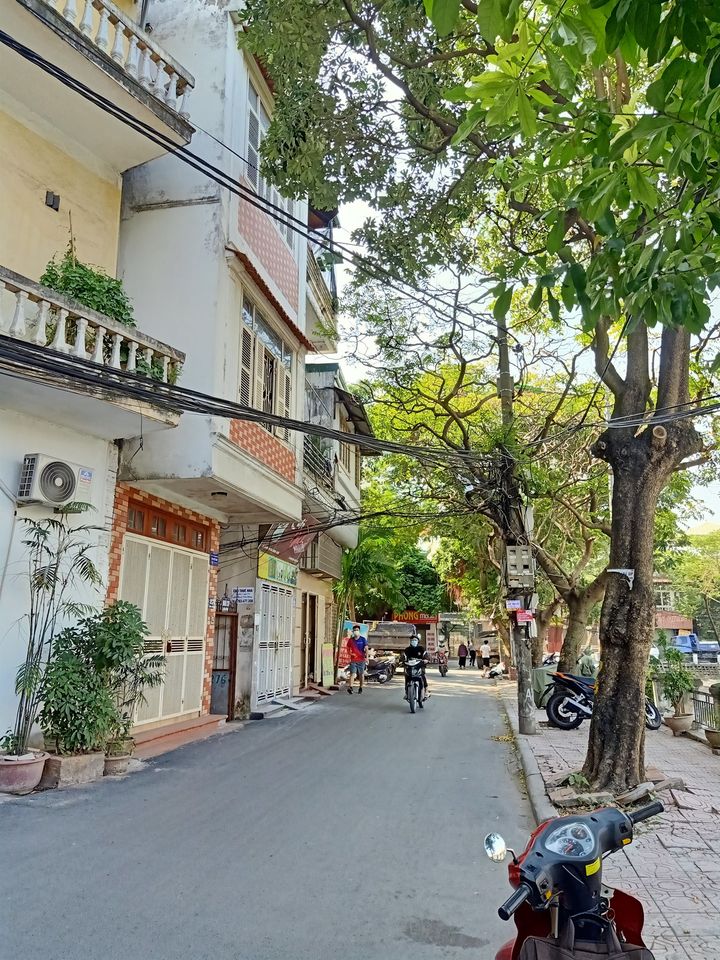 Bán nhà mặt phố Đặng Tiến Đông, 47m2 x 3 tầng, mt 4.6m, 12 tỷ