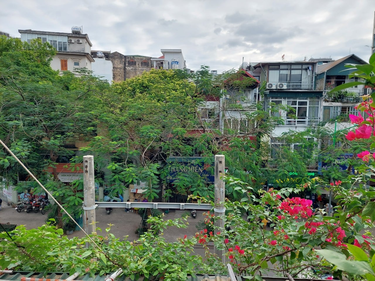 NHÀ MẶT PHỐ, KINH DOANH ĐỈNH, VỈA HÈ ĐÁ BÓNG, LÕI BA ĐÌNH