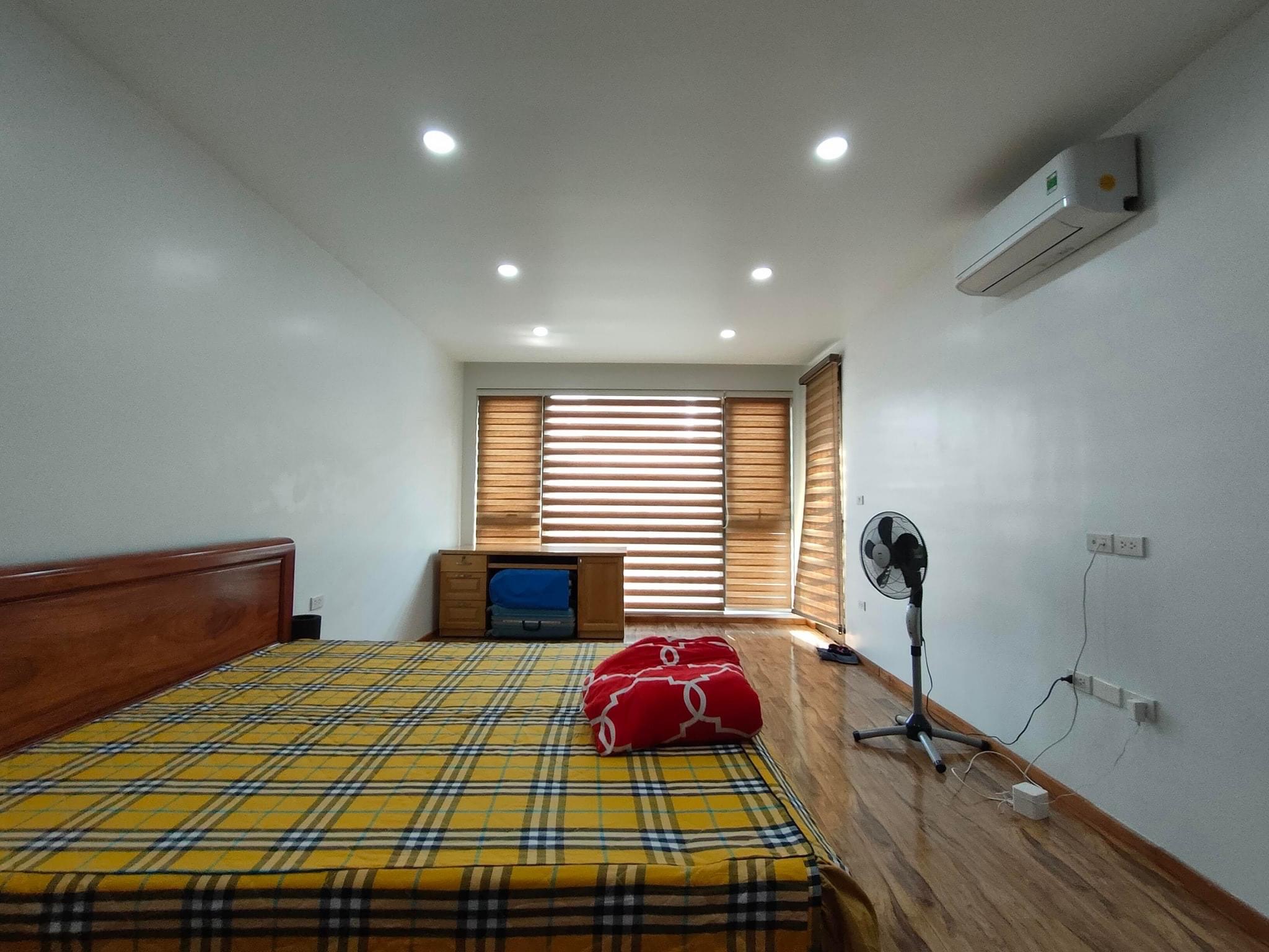 MẶT NGÕ, Ô TÔ THÔNG,MẶT TIỀN RỘNG_ CHIA 2 LÔ HAY XÂY 1 CĂN HỘ CHO THUÊ ĐỀU RẤT ỔN..