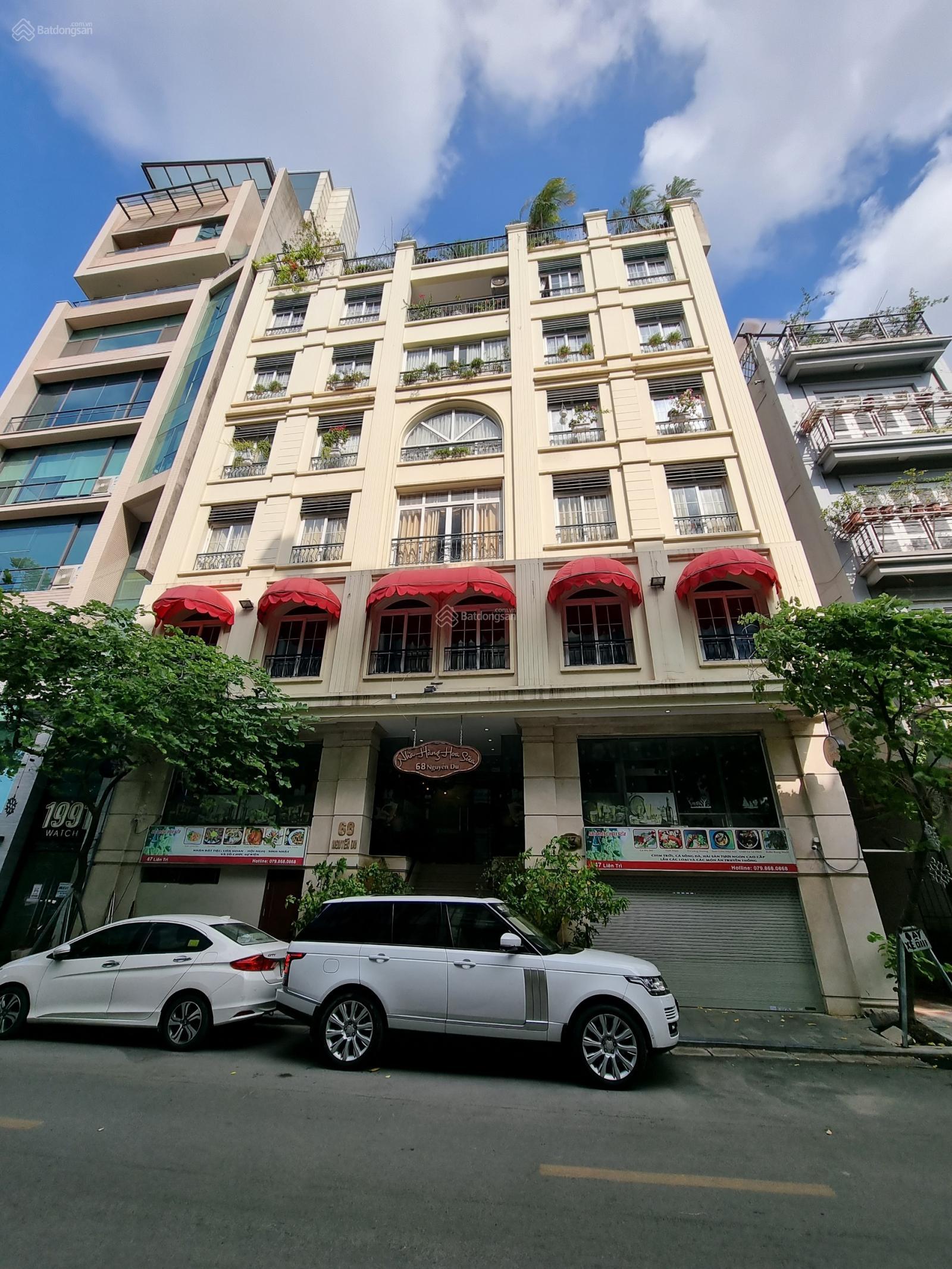 Bán nhà mặt phố Lạc Long Quân sổ đỏ chính chủ diện tích 160m2 xây dựng 4 tầng, mặt tiền 8,5m