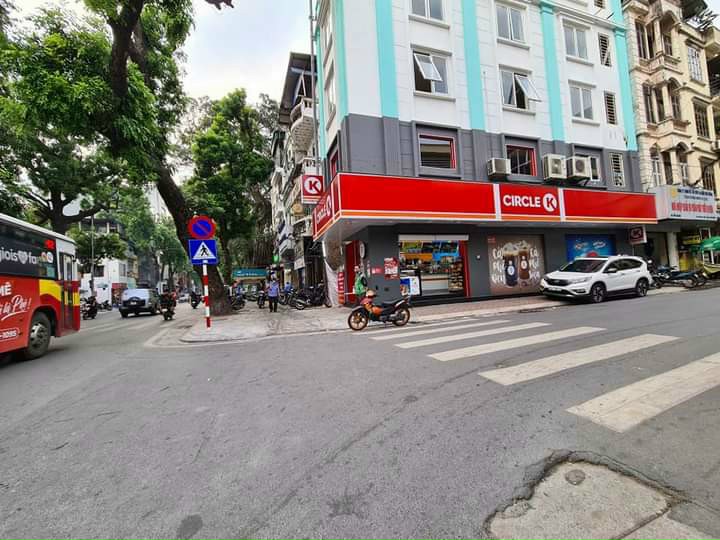 Bán nhà phố Bà Triệu 50m2 , mặt tiền 10m, 4 tầng.