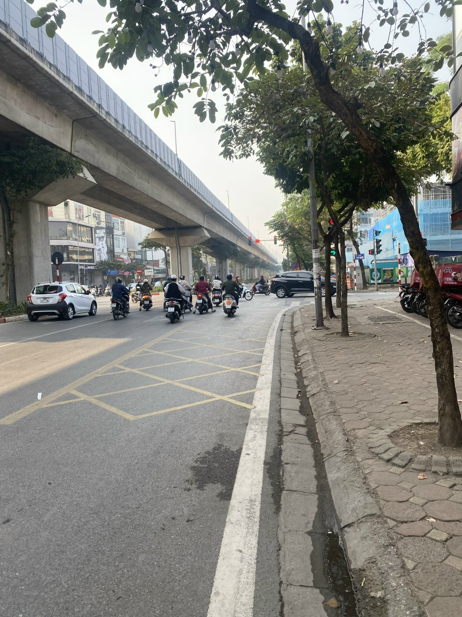 Bán nhà mặt phố Yên Lãng DT 350m2x3T, MT 15m, vỉa hè rộng, kinh doanh khủng 85 tỷ