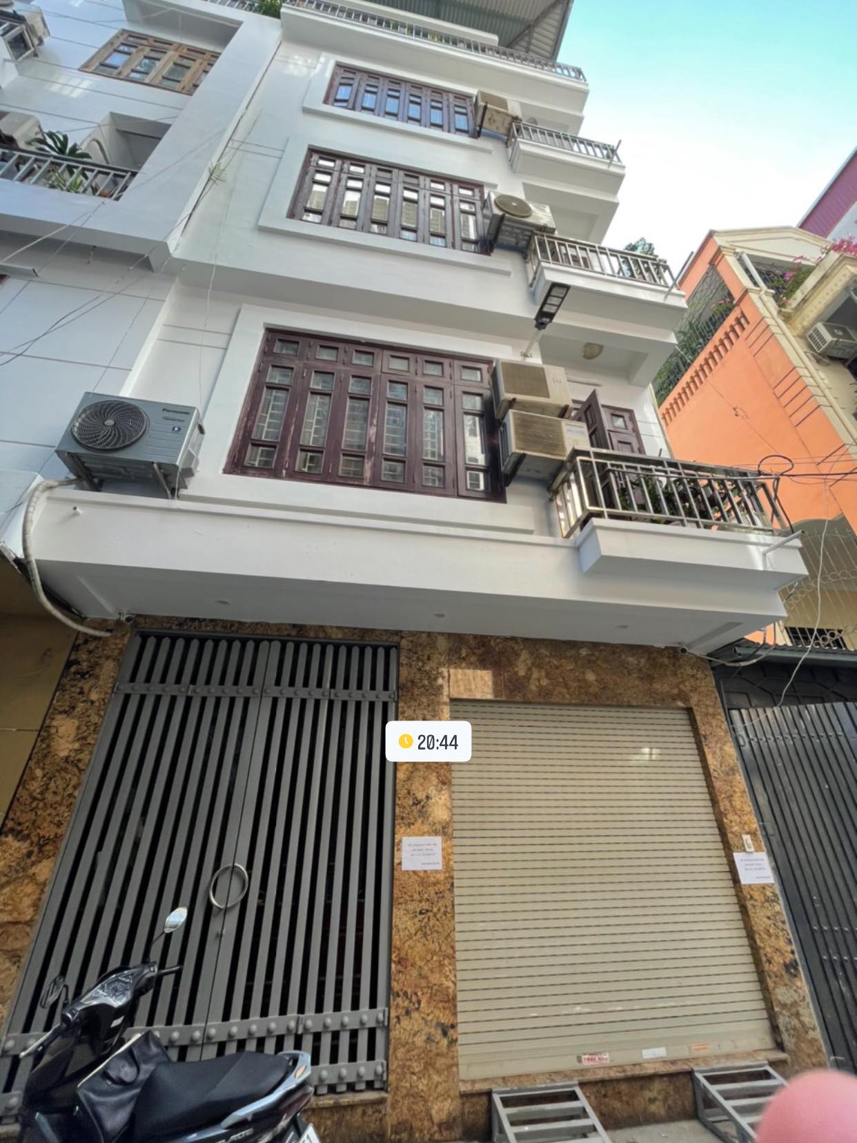 PHÂN LÔ - Ô TÔ TRÁNH - NHÀ ĐẸP LUNG LINH - 2 Ô TÔ 7 CHỖ CẤT TRONG NHÀ