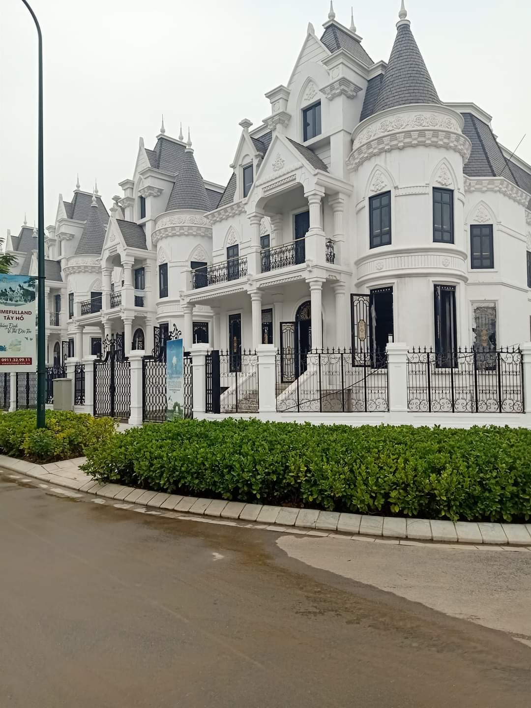 BIỆT THỰ CIPUTRA-LÔ MỚI-PHONG CÁCH CHÂU ÂU-PHÚ THƯỢNG-TÂY HỒ-DT 331m2-4T-MT 12m-Giá 75 tỷ.