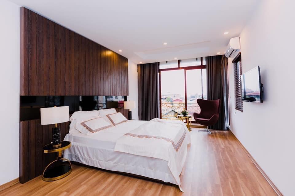 Bán nhà Hoàng Cầu 65m2 x 7 tầng- Giá 17 tỷ