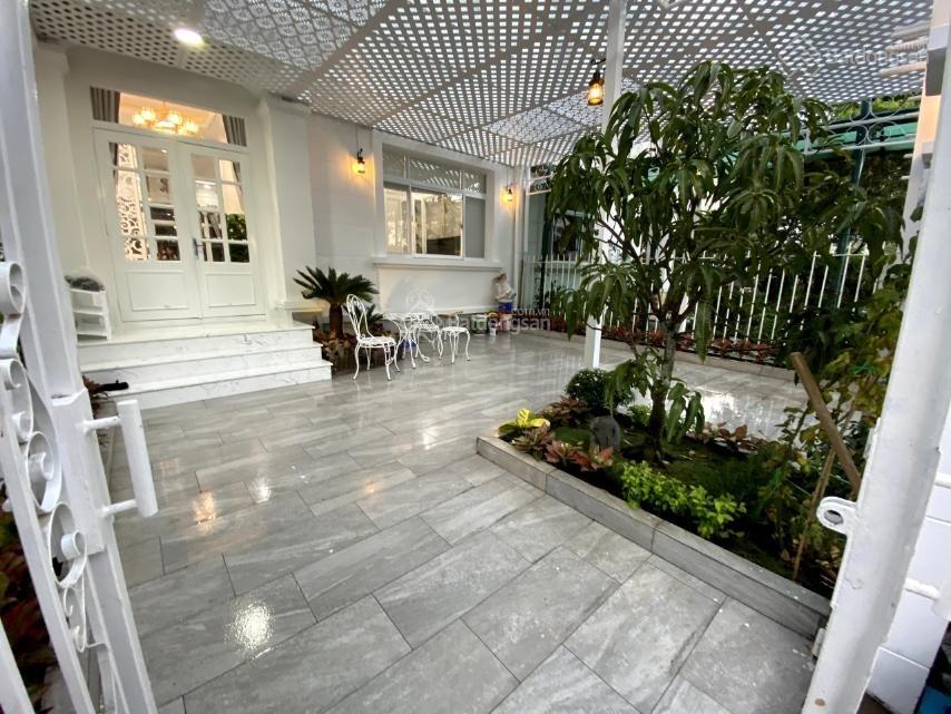 126m2