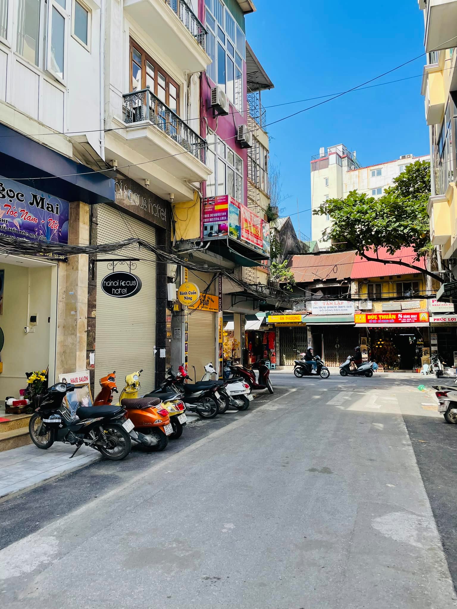 Bán GẤP nhà mặt phố Nguyễn Văn Cừ. 97m. 3 tầng, vỉa hè rộng. kinh doanh đỉnh. giá 16,8 tỷ.