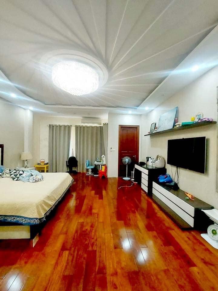 19.5 TỶ MẶT PHỐ BÀ TRIỆU, VỈA HÈ 3M, CHO THUÊ T1 25TR/TH.