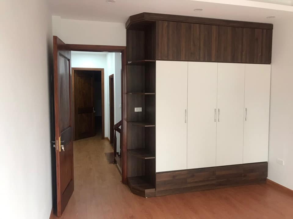 Bán nhà tầng Hầm + tầng2 trong biệt thự Pháp cổ phố Lê Thánh Tông106m2 Giá 15.9 tỷ