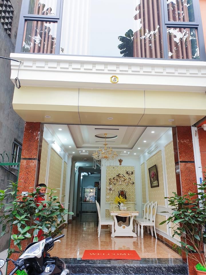 - NHÀ MẶT PHỐ QUẬN HAI BÀ TRƯNG - DƯƠNG VĂN BÉ - DIỆN TÍCH 57M x 5 TẦNG - CHO THUÊ 60TR/ THÁNG. NGAY CẠNH TIME CITY