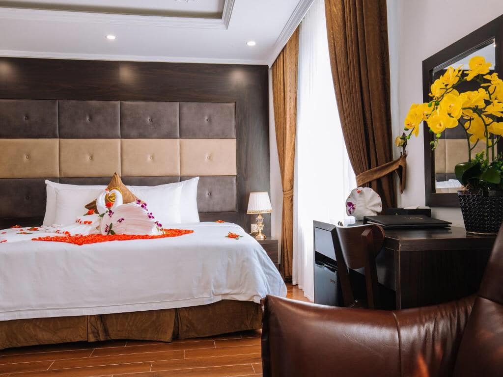 Nhà ngõ 97 Văn Cao 52m2 ngang 6.4 11 Tỷ Ba Đình Hà Nội vừa ở kinh doanh tốt khu hiếm nhà b