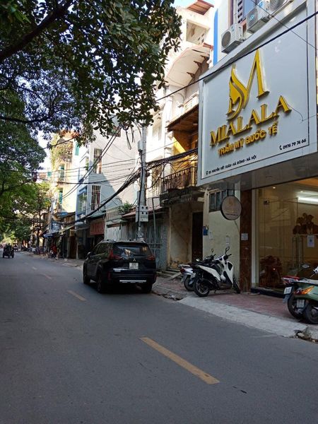 Bán nhà mặt phố Cầu Giấy, thuê 50tr/tháng, vỉa hè 6m, siêu hiếm, 24 tỷ.