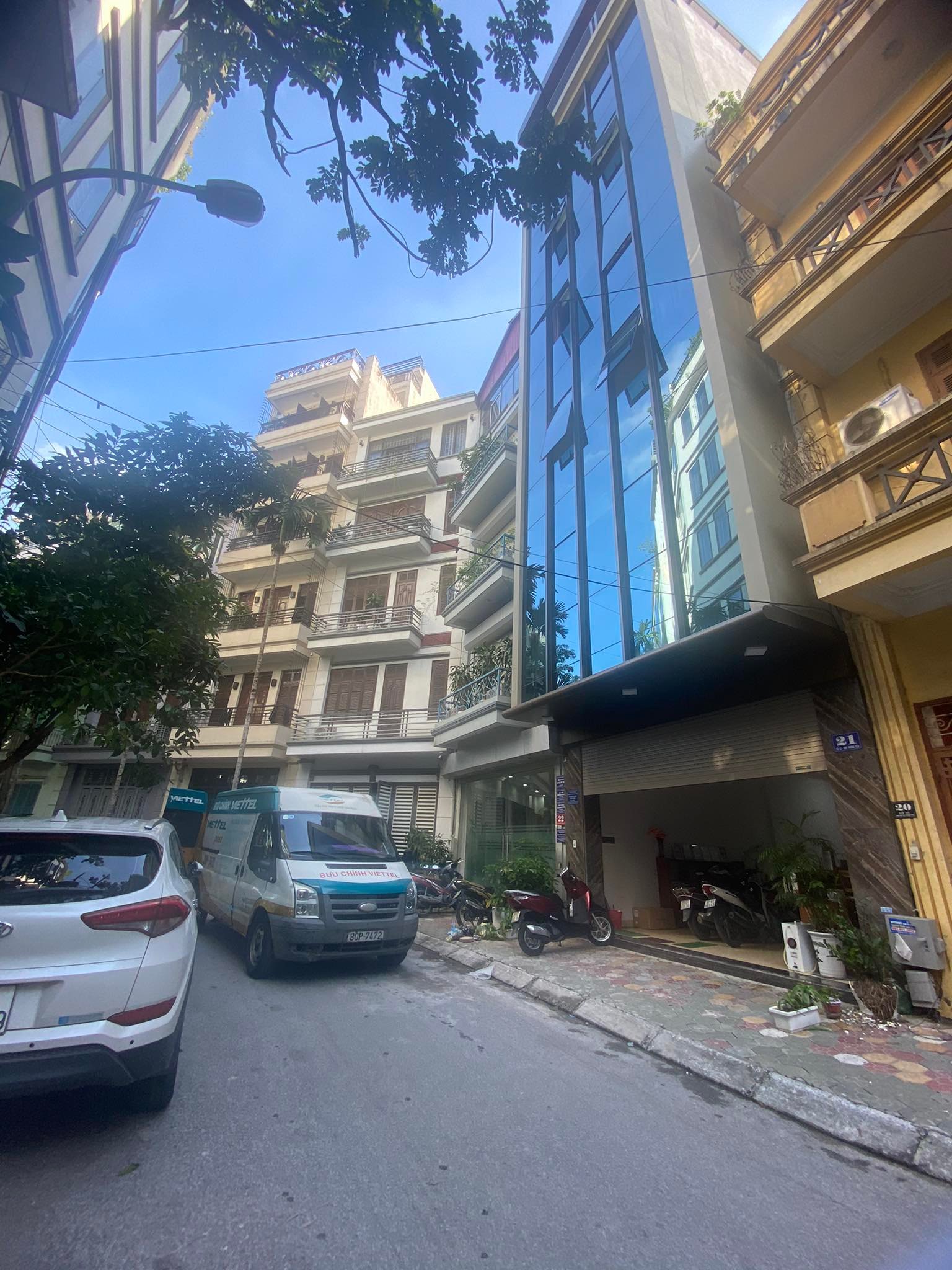 Nhà phố Pháo Đài Láng 70m2 - 6tầng - 5m mặt tiền vỉa hè 4m ô tô vòng quanh, kinh doanh 70tr/th