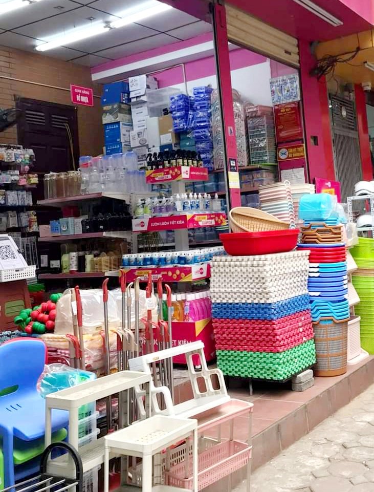 MẶT PHỐ MỸ ĐÌNH 80M2 GIÁ CỰC TỐT. KINH DOANH ĐỈNH. 098.115.8.507. + Nhà mặt phố Mỹ Đình, vị trí kinh doanh sầm uất, gần trục ngã tư giao Trần Bình, gần Bến xe Mỹ Đình. + DT 80m2, 4 tầng, MT 6m. Thiết kế 4 phòng ngủ, tầng 1 đang cho thuê kinh doanh siêu thị, tạp hóa. Cực kỳ phù hợp vừa ở vừa khai thác mặt tiền kinh doanh. + Sổ vuông đẹp, gia đình rất cần bán. Thiện chí thương lượng. LH(19) Mrs Dung 098.115.8.507.