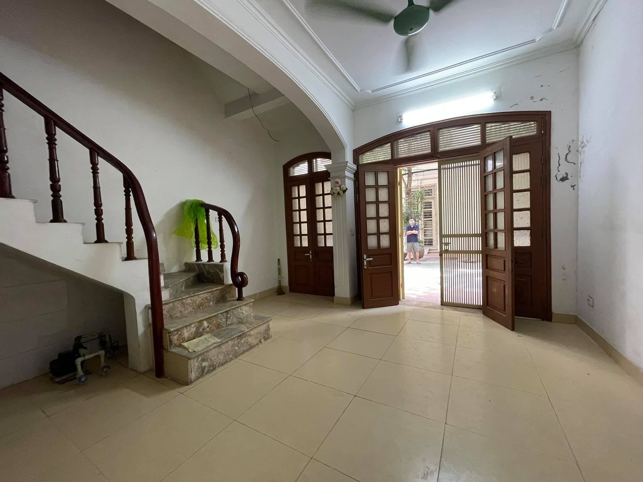 Tòa Căn hộ 8 tầng Võng Thị 150m2 ngang 8m giá 28 tỷ Tây Hồ Hà Nội đi chút ra Hồ Tây nhà vi