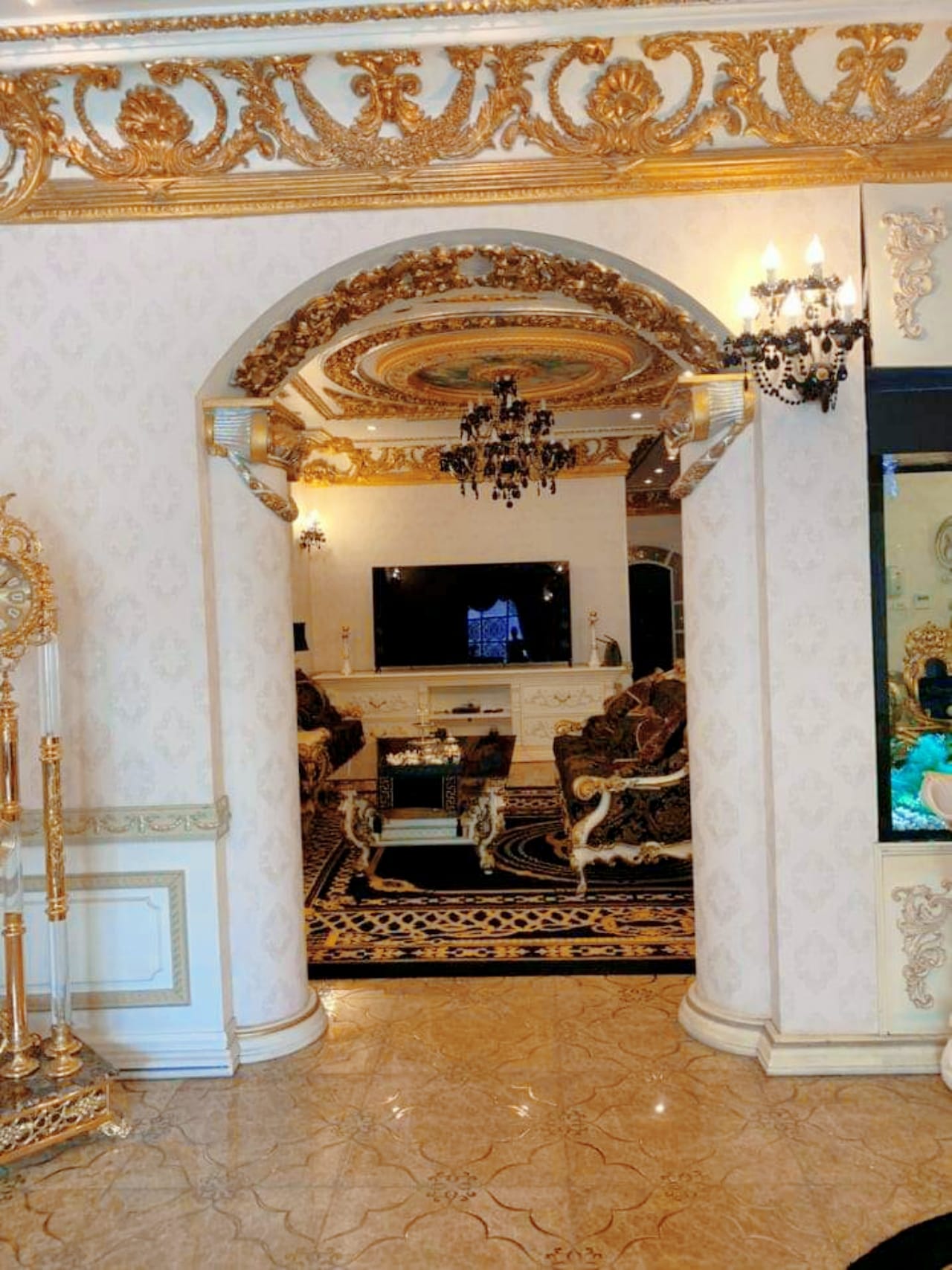 Hiếm, Lô Góc, View Hồ, Bán Nhà Mặt Phố Lạc Long Quân 6 Tầng,148m, MT8.m Giá 45.6 Tỷ