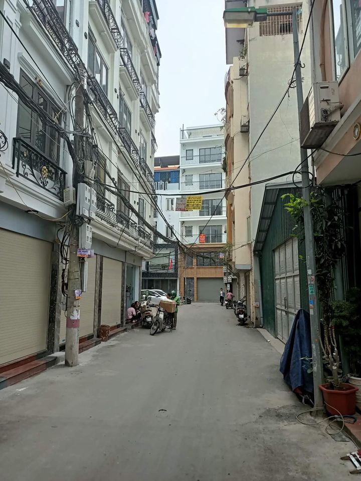 Bán nhà Nam Dư, 70m2 x 7 tầng, mt 5.8m, 10 tỷ