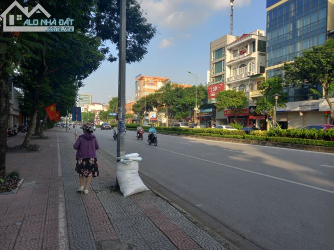 Bán nhà mặt tiền đường 259m2 chỉ 15 tỷ TL.