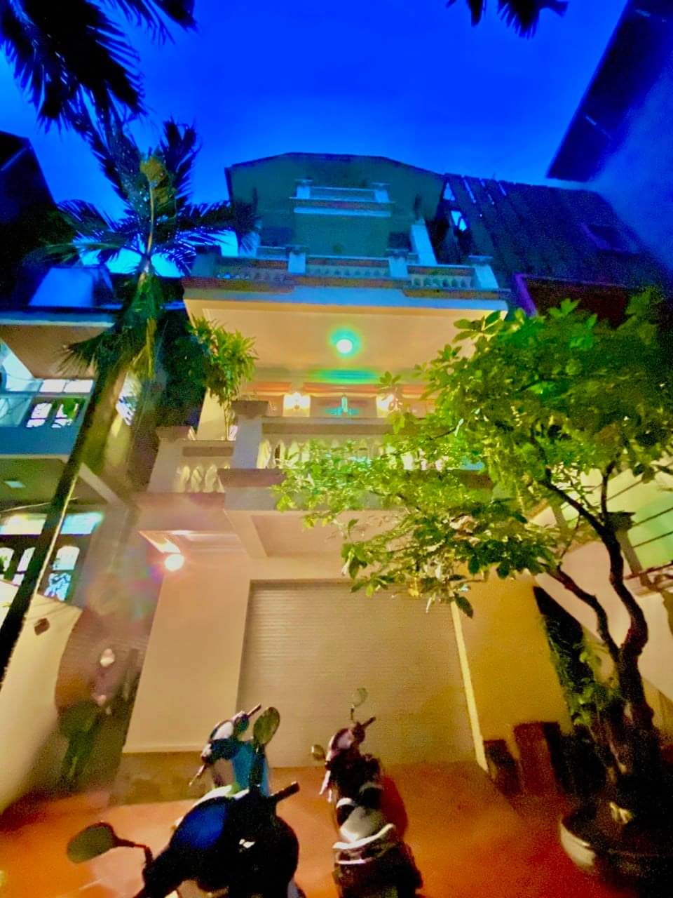 BIỆT THỰ SIÊU ĐẸP-MẶT TIỀN RỘNG-TRUNG LIỆT-ĐỐNG ĐA-DT 250m2-4T-MT 7,5m-Giá 60 tỷ.