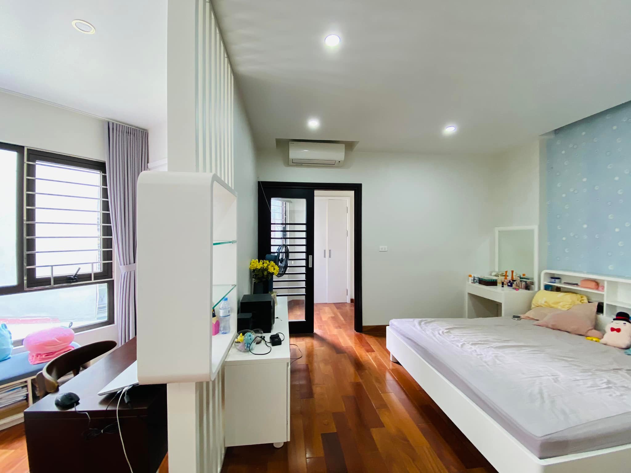 GiẢM SỐC 2 TỶ, Chủ cần Bán nhanh Tòa Nhà Văn Phòng Phố Trung Kính.