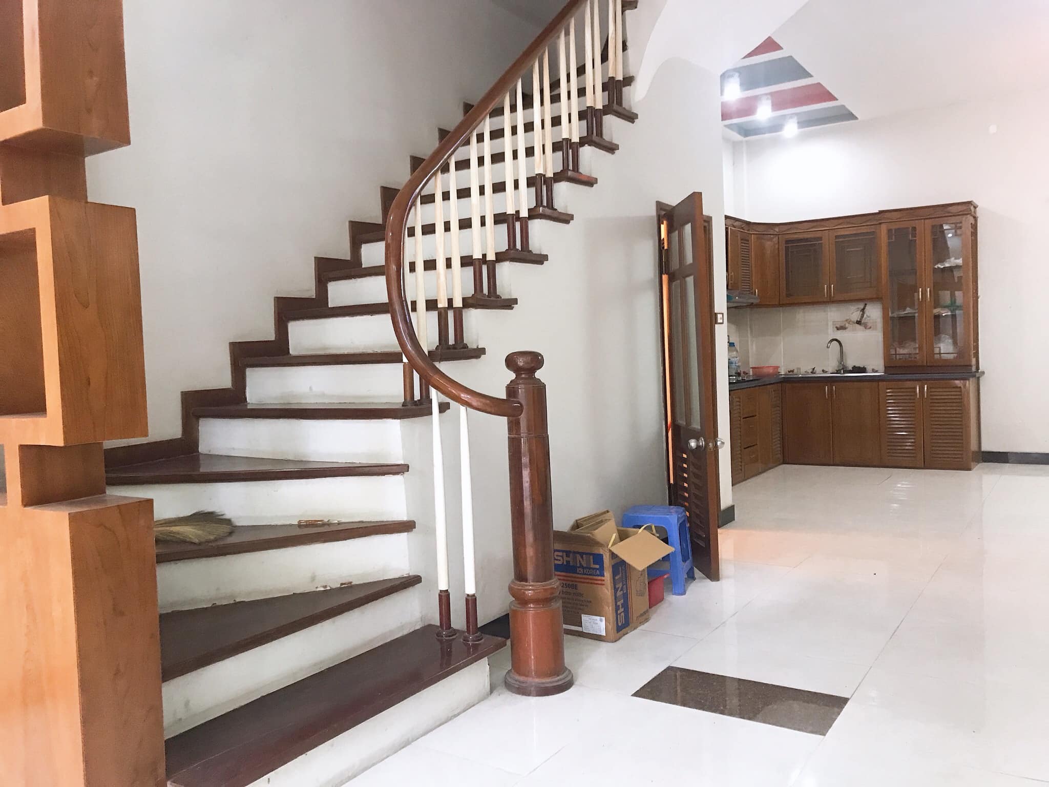 Gara 2 ô tô - 7 tầng thang máy - siêu phẩm Cầu Giấy 90m2 x 7 tầng hiện đại, đẳng cấp, thượng lưu