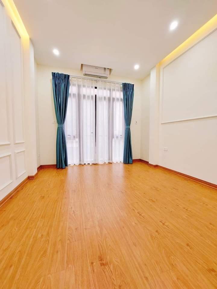 CẦU GỖ 60M2, 7 TẦNG, 10 PHÒNG KHÉP KÍN, 200M RA HỒ GƯƠM, VỊ TRÍ HIẾM CÓ.