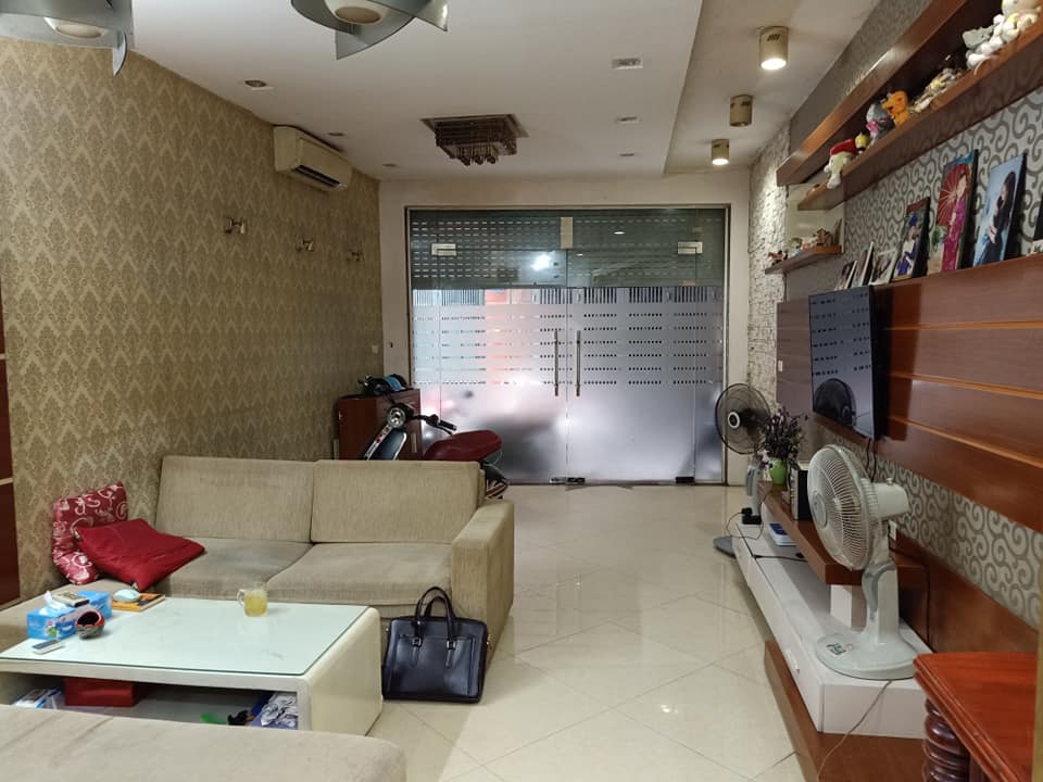 Bán nhà ngõ 198 Lê Trọng Tấn, TX ô tô vào nhà, kinh doanh tốt, nhà đẹp, DT 64m2, 4T chỉ 11tỷ