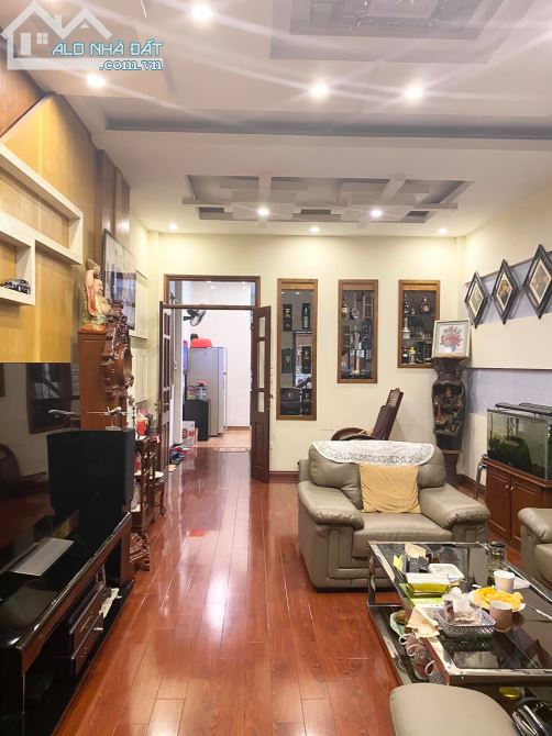 Cần bán Gấp nhà KĐTM Trung Yên. MB 62mx 5 tầng. giá 13.6 tỷ