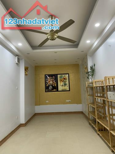 Cần bán nhà lô góc - 2 mặt thoáng - ô tô đỗ cửa phố Thợ Nhuộm