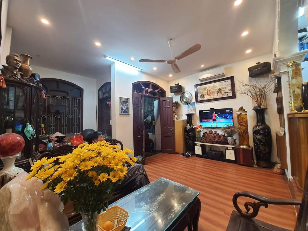 Bán gấp nhà ngõ Tân Mai, Hoàng Mai - Gân chợ, các trường C1,2,3 vài bước trân