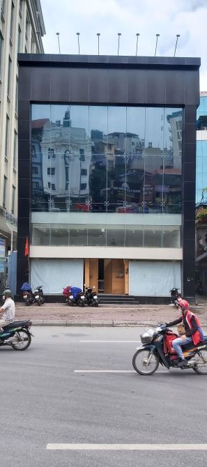 Bán khách sạn mặt phố Lò Sũ quận Hoàn Kiếm 300m2, 10 tâng, mặt tiền 10 m, giá 280 tỷ. Khách sạn xây dựng 10 tầng, mặt tiền 10 m, thang máy nhập khẩu với tổng 60 phòng kinh doanh khách sạn tiêu chuẩn 3 sao kinh doanh đỉnh gần Hồ Hoàn Kiếm. Chủ thiện chí cần bán gấp.