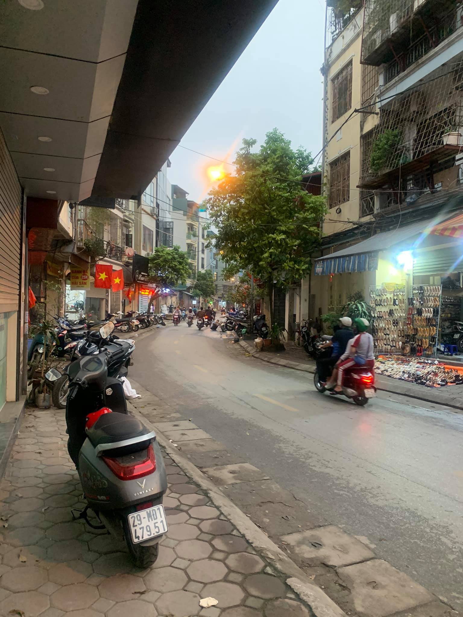 Bán nhà mặt phố Chùa Quỳnh 90m mặt tiền 7.1m 14 tỷ lô góc vỉa hè rộng ô tô tránh nhau phố đông đúc nhộn nhịp