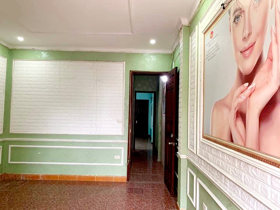 CẦN BÁN NHANH GIẢM CHÀO 3 TỶ, Ô TÔ QUA NHÀ, NHÀ HAI MẶT TIỀN, KINH DOANH TỐT, LÁNG HẠ PHỐ TRUNG TÂM, 098.115.8.507. + Ngõ thông, ô tô qua, Láng Hạ, phố trung tâm. Ở + Kinh doanh quá ổn. + Nhà cực rộng 80m2, 5 tầng, hai mặt tiền, thiết kế mỗi tầng 2 phòng. + Sổ đỏ chính chủ. Giá rất tốt ạ. LH(13.9) Mrs Dung 098.115.8.507.