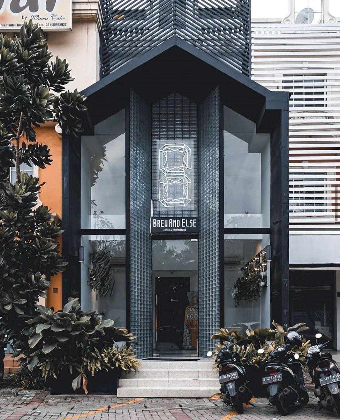 Cho thuê nhà mặt phồ Hàng Bông , 100m2 x 2 tầng , mặt tiền 6m giá 100 triệu