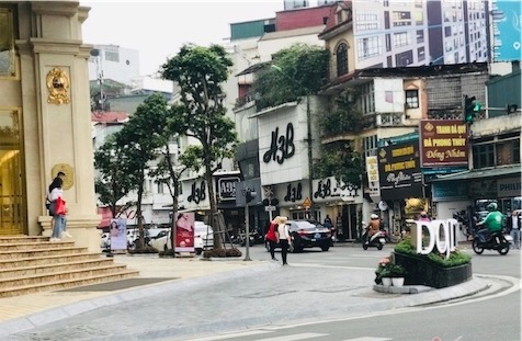 BÁN KHÁCH SẠN PHỔ CỔ SÁNH VAI CÙNG DOJI BUILDING