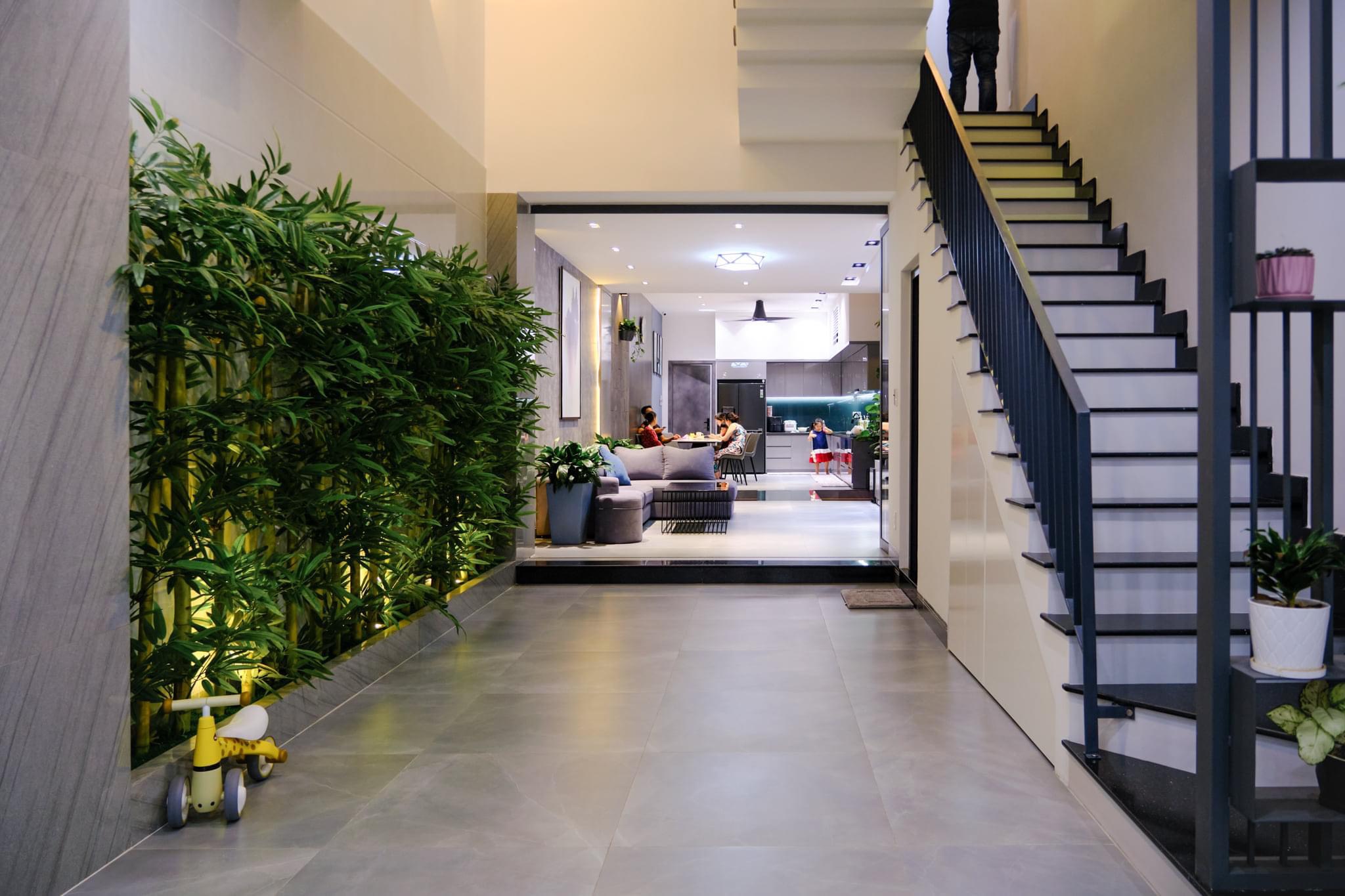 Bán nhà Tây HồNhà Xuân Diệu - ngõ thông, thang máy, khu vực nhiều Tây - 50m2*7T, MT 5m. Gía 10.5 tỷ