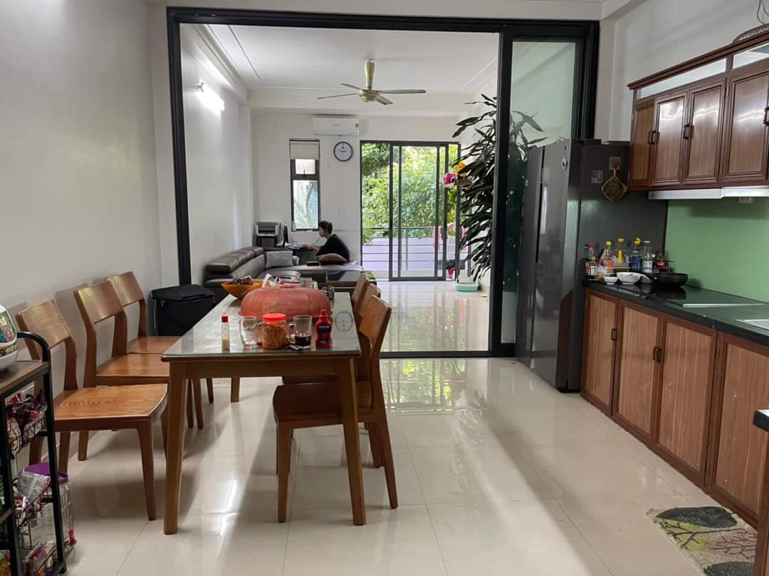 Bán tòa văn phòng phố Thái Hà, quận Đống Đa, nhà đang trong quá trình hoàn thiện, thiết bị nội thất, vệ sinh nhập khẩu,