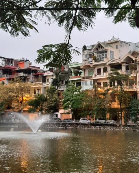 Bán nhà MẶT HỒ Phương Mai, Đống Đa, lô góc, hợp 2 hướng, 95m2 5 tầng, MT 6.3m, 24.5 tỷ