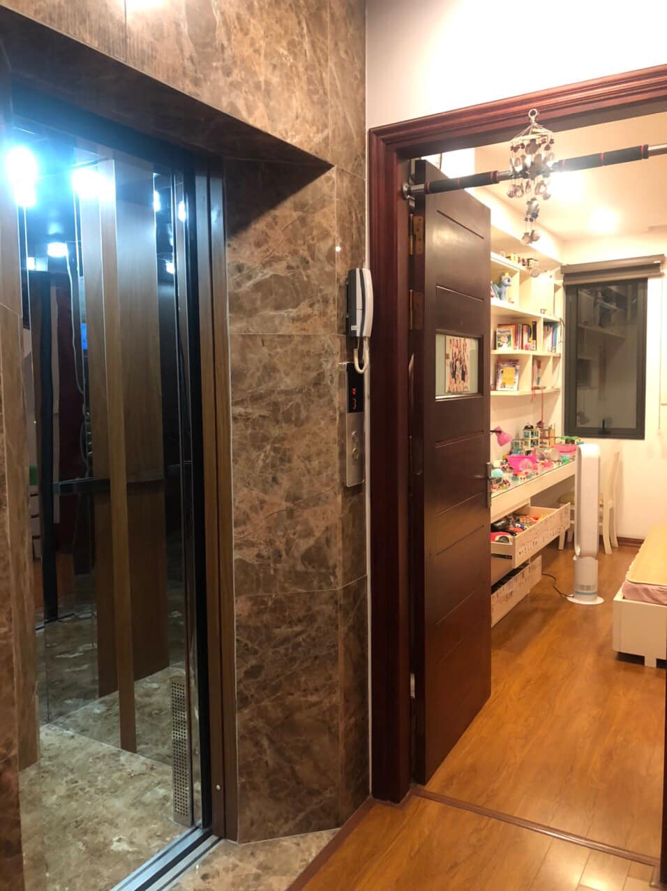 Bán nhà đường Huỳnh Văn Bánh. DT : 5m x 20m. Giá chỉ: 18.5 Tỷ